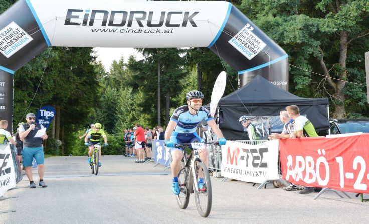 Top-Radrennsport und beste Unterhaltung treffen sich in St. Johann/W. Foto: SSU