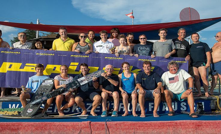 Zu einer geselligen Runde trafen sich oberösterreichische Sportler am Attersee. Foto: Bumberger