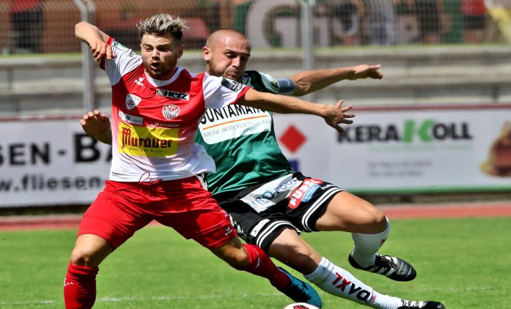 Kapitän Lukas Grgic (r.) setzte sich mit der SVR in Kapfenberg durch. Foto: GEPA