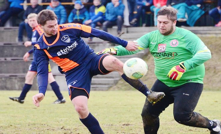 Gute Figur in der Bezirksliga machen will Aufsteiger SU Arnreit (l.). Foto: Lindorfer