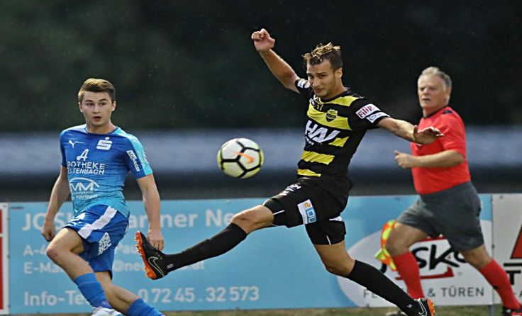 Schalchen (vo.) überraschte mit einem 2:1-Erfolg in Pettenbach. Foto: Hörmanding