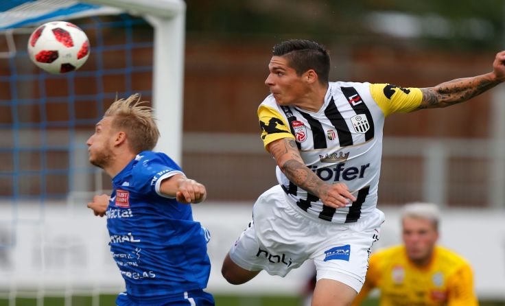 Der LASK (r. Dominik Frieser) besiegte auswärts Aufsteiger Hartberg. Foto: GEPA