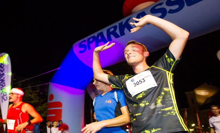 Als große Sieger dürfen sich beim Night Run alle Finisher fühlen. Foto: Sparkasse OÖ/Lui