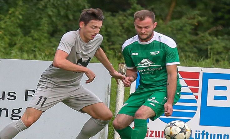 Remis trennten sich die unbesiegten SK Schärding (l.) und Friedburg. Foto: Furtner