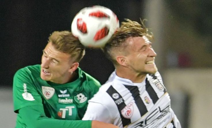 Valentin Grubeck (r.) schoss den FC Juniors OÖ in Wattens in Führung. Foto: GEPA