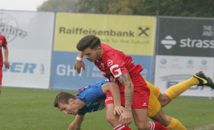 Dejan Misic (re.) erzielte für Leader Askö Oedt das 3:0 in St. Martin/M. Foto: Pirkes