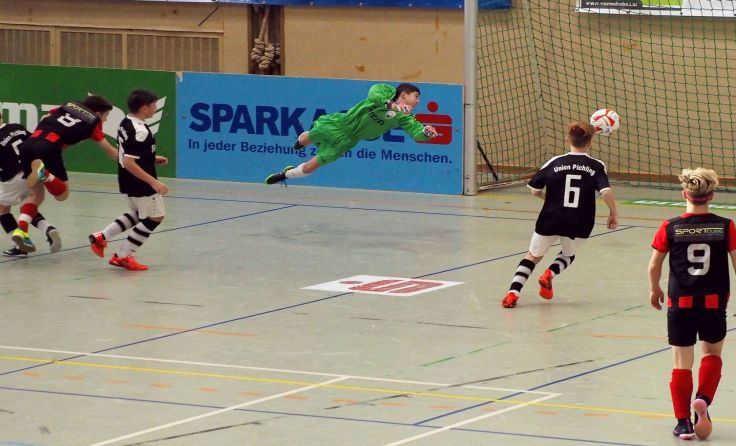 Der kickende Nachwuchs legt sich traditionell besonders ins Zeug. Fotos: Union