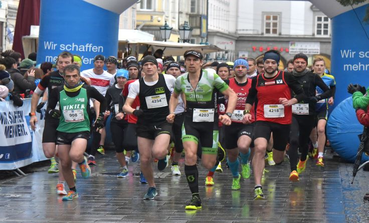 1.200 Laufsportler bewegten sich durch die Linzer Innenstadt. Foto: Hinweis