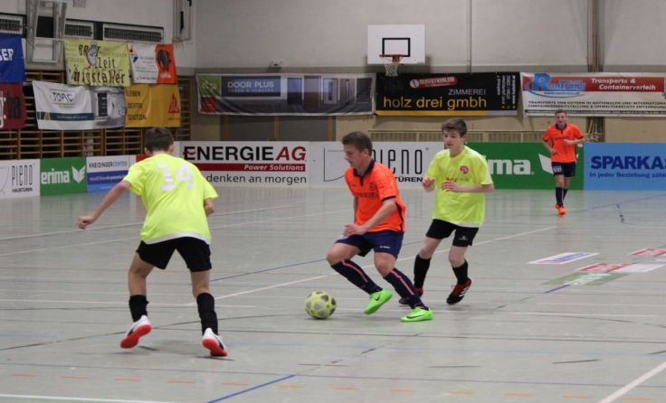 Auch die Nachwuchskicker spielten beim 23. Hallencup groß auf.