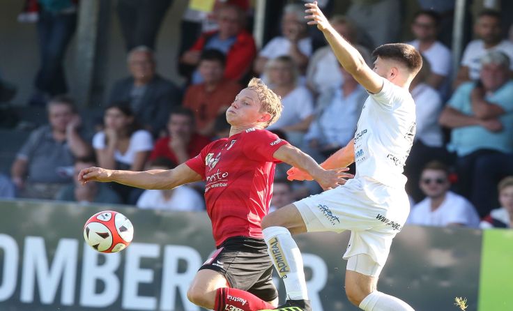 Jakob Kreuzer (l.) legt mit Sportunion Raiffeisen Gurten daheim los. Foto: Furtner