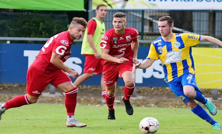 Im Titelrennen mischen die Askö-Teams Donau Linz (re.) und Oedt mit. Foto: Meier