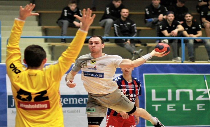 In Ferlach gastiert der HC LINZ AG (re.. Alen Bajgoric). Foto: Wolfgang Pichler
