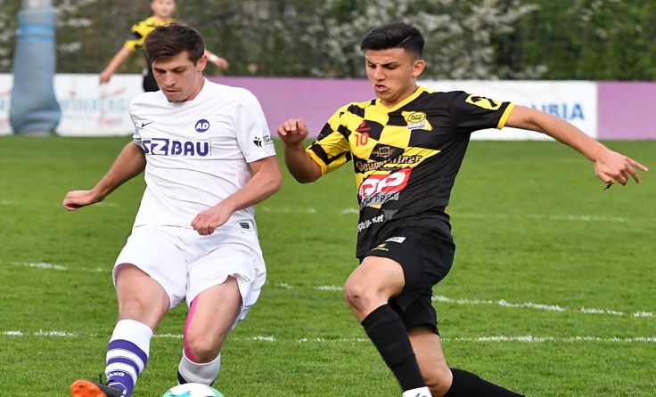 St. Marienkirchen/P. (re. Martin Tawdrous) verlor bei Admira Linz 0:2. Foto: Meier