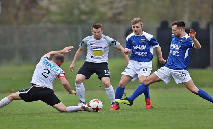 Schalchen (re.) und Schlusslicht Vorchdorf trennten sich 2:2-remis. Foto: Hörmandinger