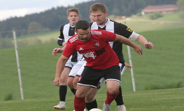St. Peter/Wimberg (Patrik Raab) verlor daheim gegen Herzogsdorf/Neußerling. Foto: Pirkes
