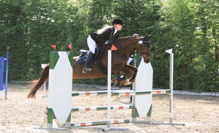 Sprunggewaltig: Lea Wirth und ihre Stute Euphoria. Foto: Magdalena Vorholzer Fotografie
