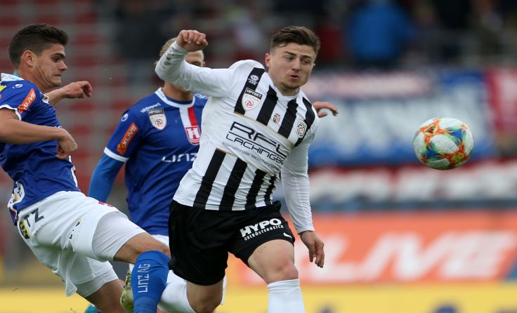Nicolas Meister (re.) traf für den FC Juniors OÖ zum 2:0-Endstand. Foto: GEPA