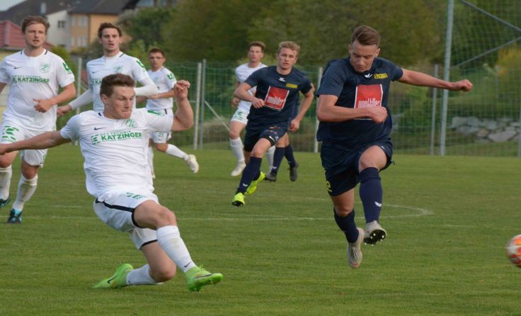 SV Haslach (re.) siegte, DSG SU Sarleinsbach (li.) eroberte einen Zähler. Foto: Prem