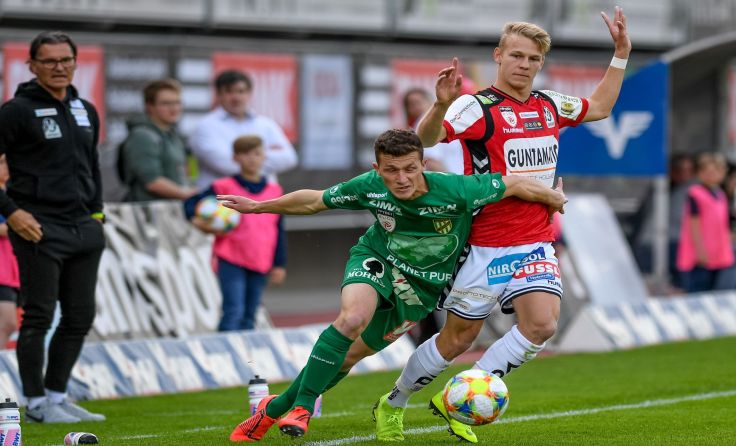 Nicht über ein 0:0 kam die SVR (re. Marco Grüll) im „Ländle“ hinaus. Foto: GEPA