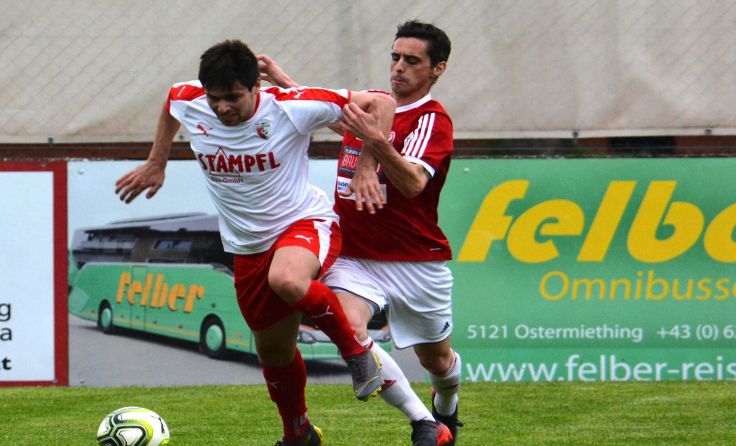UFC Ostermiething (li.) fertigte SK Altheim im Heimderby mit 3:0 ab. Foto: Vorich