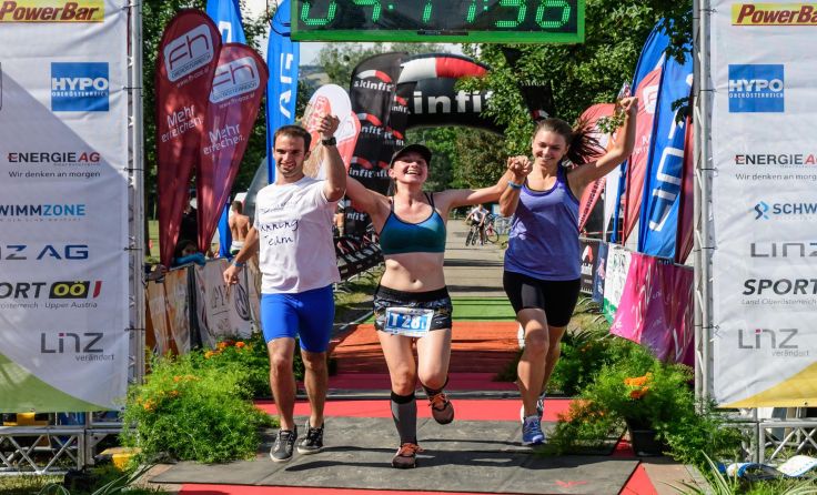 Gemeinsam sind auch die Aktiven beim 15. Linztriathlon stärker. Foto: triyourlife.at