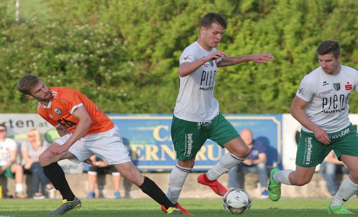 Bestens drauf sind Markus Gahleitner (Mi.) und UFC Rohrbach/Berg. Fotos: Pirkes