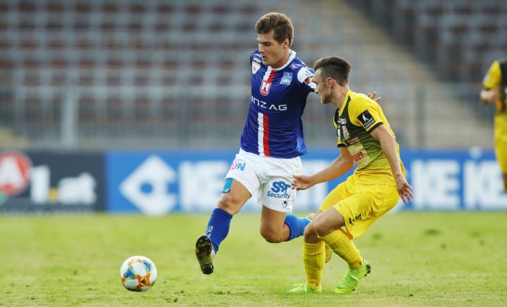 Stefano Surdanovic (li.) erspielte mit Blau-Weiß Linz ein Heimunentschieden. Foto: GEPA
