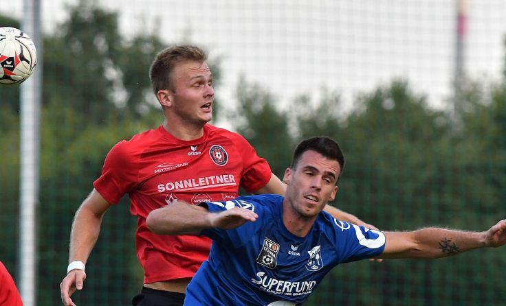 OÖ-Liga-Meister Askö Oedt (vo.) fertigte St. Magdalena 5:0 ab. Foto: Meier
