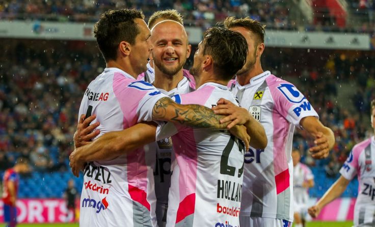 Kapitän Gernot Trauner (2. v. li.) schoss den LASK beim FC Basel in Führung. Foto: GEPA
