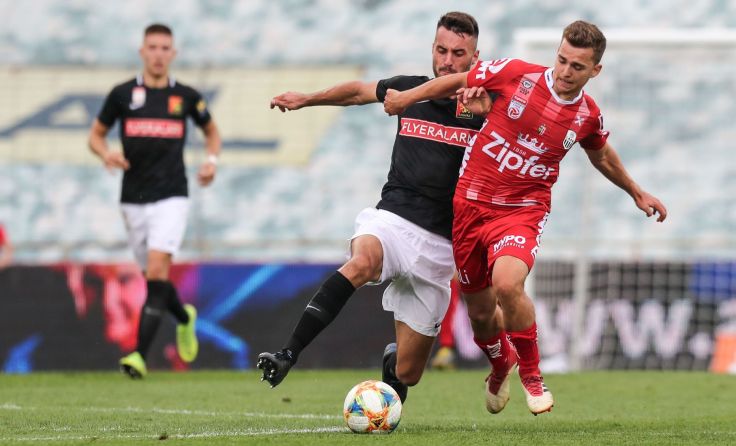 Valentino Müller (re.) schoss den LASK zum Sieg in Niederösterreich. Foto: GEPA