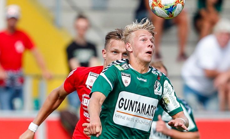 Mit dem frühen 2:0 sorgte Marco Grüll (vo.) für die Vorentscheidung. Foto: GEPA