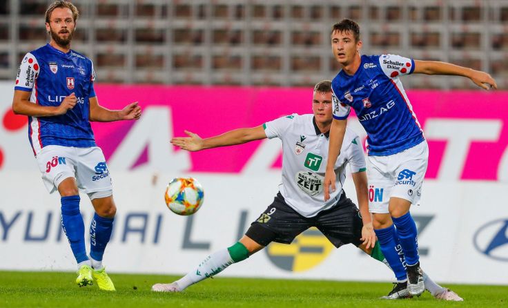 Der FC Blau-Weiß Linz (re.) besiegte Absteiger Wacker Innsbruck. Foto: GEPA