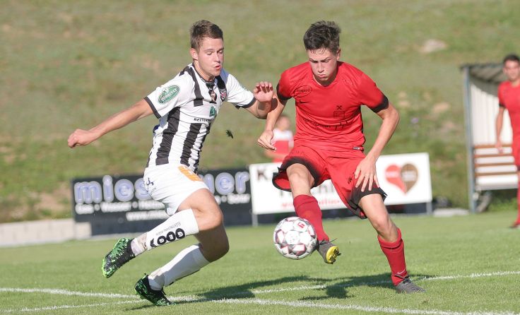 Der 15-jährige Paul Dorfer (re.) traf für Neustift/Oberkappel. Foto: Pirkes