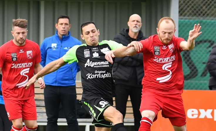Dominik Stadlbauer (re.) besiegte mit Oedt Mittelständler Pregarten. Fotos: Meier