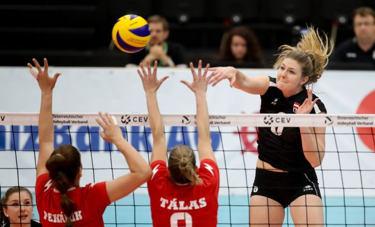 Einen starken Saisonauftakt legte Teamspielerin Nikolina Maros (re.) hin. Foto: GEPA