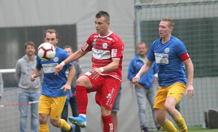 Nenad Vidackovic (Mi.) verlor mit Donau bei Weißkirchen/Allhaming. Foto: Pirkes
