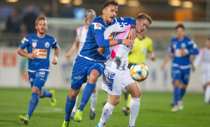 Nemanja Celic (re.) gewann mit dem FC Juniors OÖ im Waldviertel. Foto: GEPA