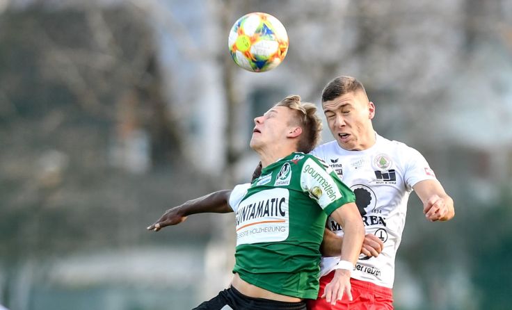 Auf dem ersten Tabellenplatz überwintert die SV Guntamatic Ried (li. Marco Grüll). Foto: GEPA