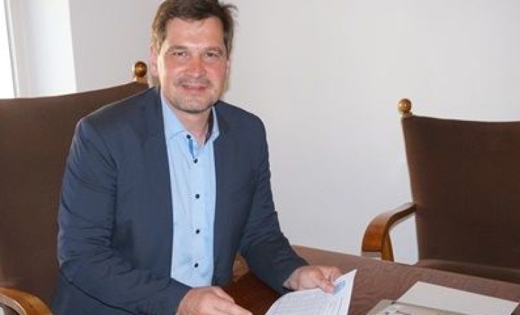 Bürgermeister Werner Krammer bei der Verkündung des vorläufigen Ergebnisses.