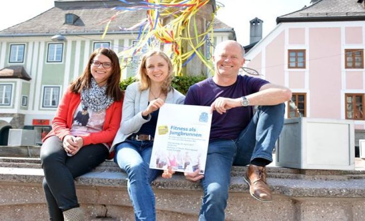 v.l. Sophie Heigl, Julia Mühlbachler, Gemeinderat Karl Streicher 