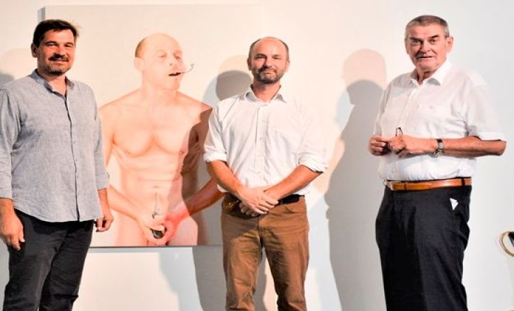 Foto (v. l.): Bürgermeister Werner Krammer, Künstler Christoph Maderthaner, Christian Kühn 