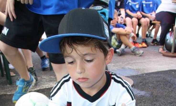 Lucas grübelt schon über die nächsten Spiele nach.