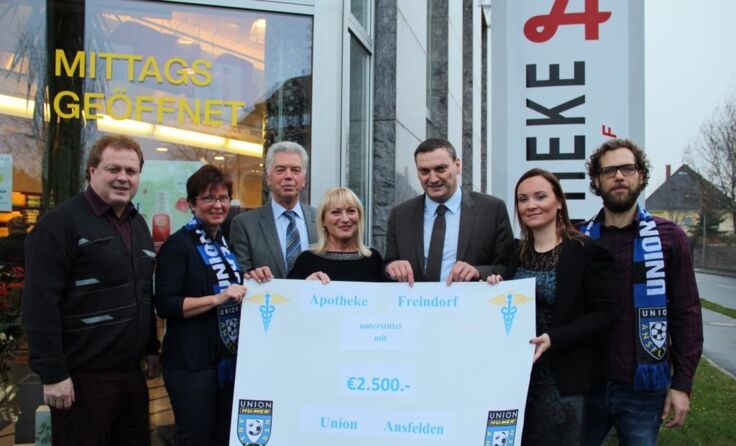 Übergabe der Spende an den Sportverein