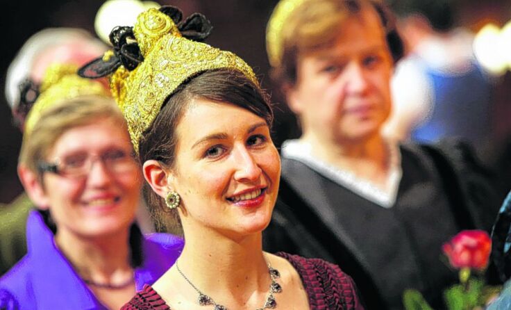 Die Goldhauben- und Kopftuchfrauen laden zur Andacht. (c) vowe
