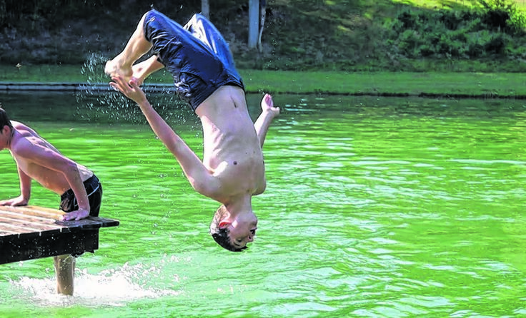 Rein ins natürliche Schwimmvergnügen heißt es am Lummerstorferteich in St. Johann © Hartl