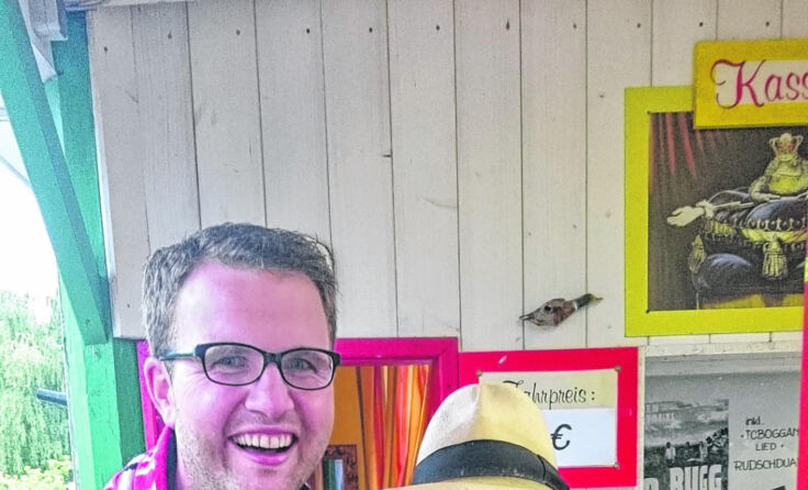 Sackrutsch-Staatsmeister Rainer Martl (li.) mit Toboggan-Betreiber Sammy Konkolits.