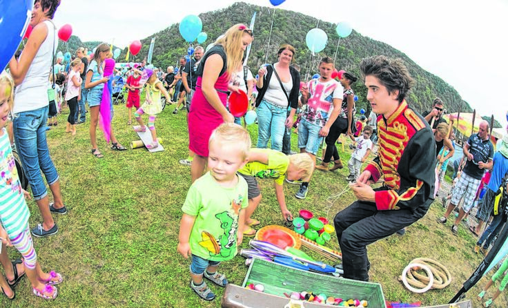 An die 2300 Gäste tummelten sich beim elften Familienfest auf der Donauwies`n (c) fotokerschi.at