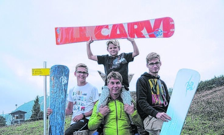 Philip Falkner (r.), David Bäck (oben) und Manuel Falkner (l.) freuten sich. 