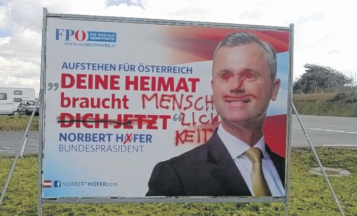 Die Norbert Hofer-Plakate an der B127 wurden beschmiert. (c) FP Bezirk Rohrbach