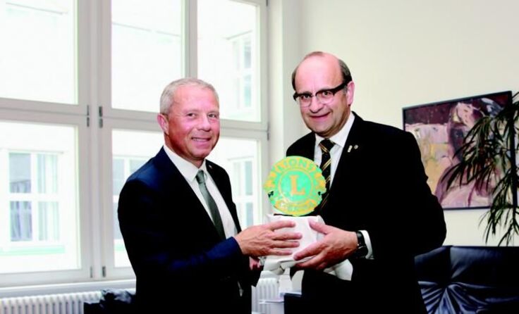 Georg Klecatsky (l.) übergibt seine Amtsgeschäfte an Neo-Präsident Hubert Hartl.